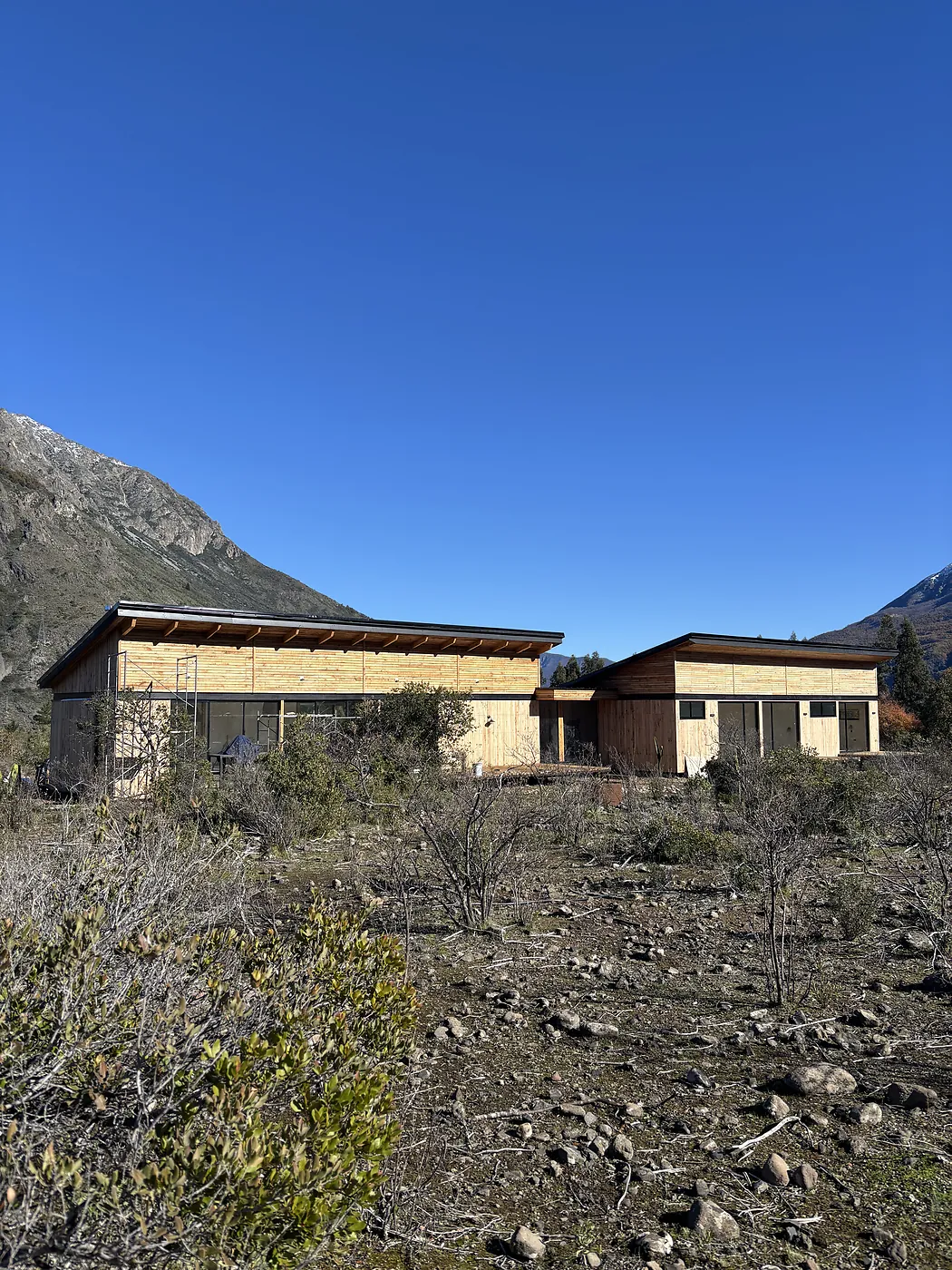 Casa Puya — vivienda de madera al pie de la cordillera
